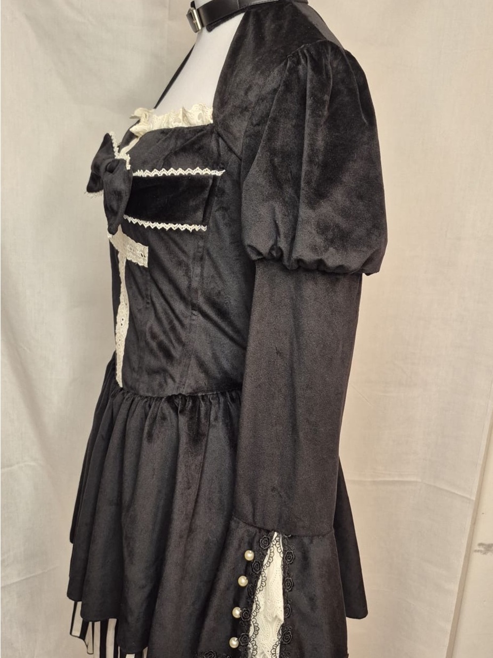2056 - Gothic Lace Trim Black Velvet Dress with Bow - Picture 3 of 5